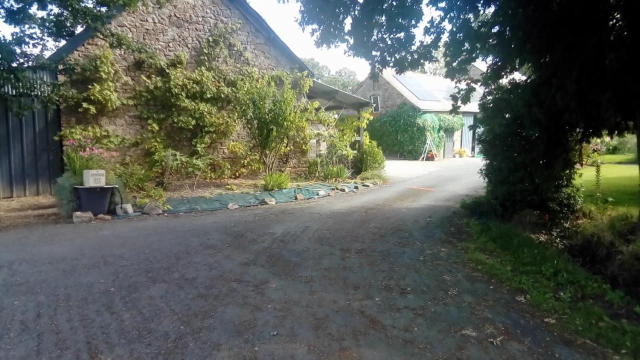 Bienvenue Chez Joelle Et Andre Au 207 Bed & Breakfast Balaze Dış mekan fotoğraf